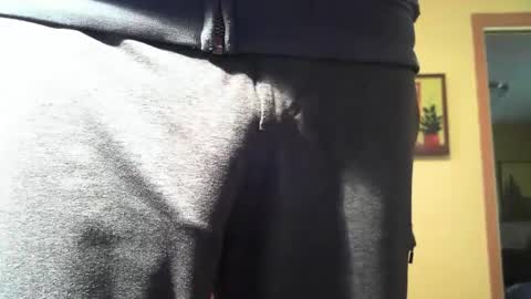 Snapshot of hung_hot_fit10 chatting on 01/04/25, 09:52 Big uncut cock dripping online show from 01/04/25, 09:52