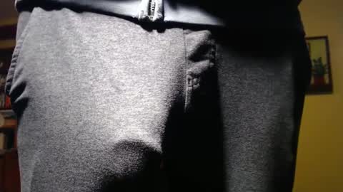 Snapshot of hung_hot_fit10 chatting on 01/08/25, 01:32 Big uncut cock dripping online show from 01/08/25, 01:32