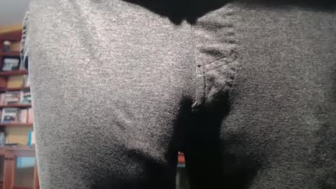 Snapshot of hung_hot_fit10 chatting on 02/01/25, 12:29 Big uncut cock dripping online show from 02/01/25, 12:29