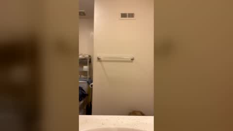 hungbwc99999 online show from 02/16/26, 10:22