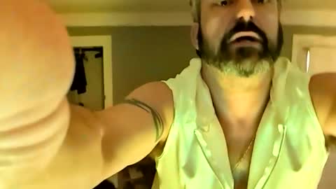 Snapshot of hungitalian40 chatting on 05/09/26, 01:38 hungitalian40 online show from 05/09/26, 01:38