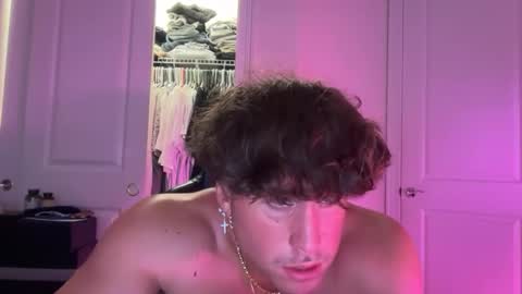 Snapshot of hungkingg22 chatting on 02/14/26, 05:10 hungkingg22 online show from 02/14/26, 05:10