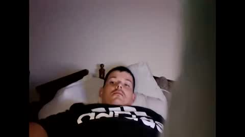 Snapshot of huntdog1221 chatting on 05/27/26, 02:41 huntdog1221 online show from 05/27/26, 02:41