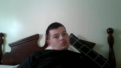 Snapshot of huntdog1221 chatting on 06/25/26, 07:18 huntdog1221 online show from 06/25/26, 07:18