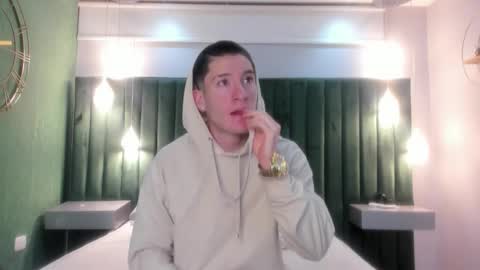 hunterheat_ online show from 11/18/25, 12:20