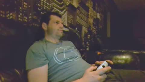 Snapshot of hurley7890 chatting on 04/28/26, 01:37 hurley7890 online show from 04/28/26, 01:37