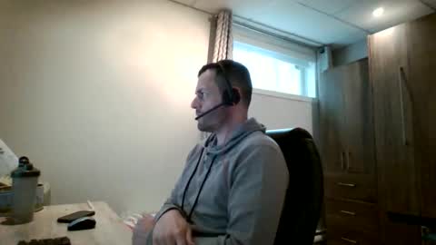 Snapshot of hurley7890 chatting on 05/20/26, 02:23 hurley7890 online show from 05/20/26, 02:23