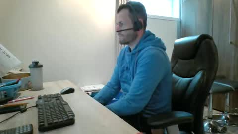 Snapshot of hurley7890 chatting on 05/26/26, 03:41 hurley7890 online show from 05/26/26, 03:41