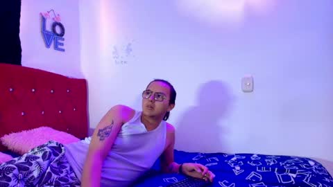 Snapshot of husbands_horny chatting on 04/28/26, 01:05 husbands_horny online show from 04/28/26, 01:05