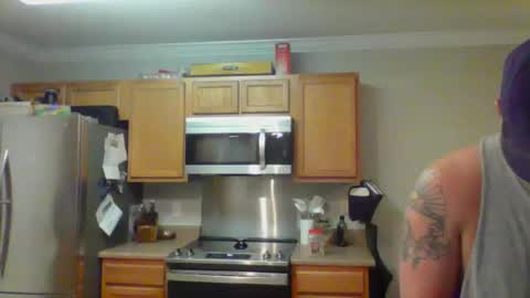 Snapshot of hydro9421 chatting on 10/29/25, 12:02 hydro9421 online show from 10/29/25, 12:02