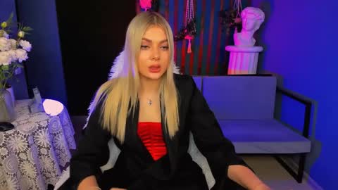 hyileyclark online show from 04/15/26, 07:58