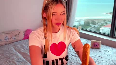 Snapshot of hypnotic_kitty chatting on 01/16/25, 08:54 Your submissive lady 3 online show from 01/16/25, 08:54