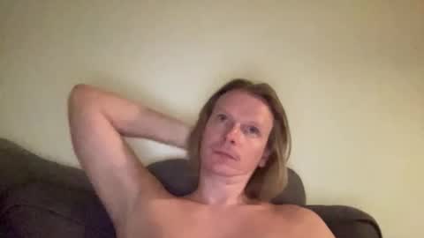 Snapshot of hypnotised85 chatting on 11/01/25, 12:07 hypnotised85 online show from 11/01/25, 12:07