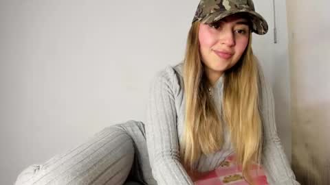 Hyun Joo online show from 09/17/25, 05:14