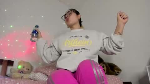 Hyun Joo online show from 03/19/26, 09:19