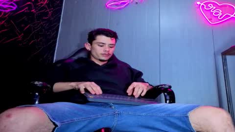 kelvis online show from 11/22/25, 12:20