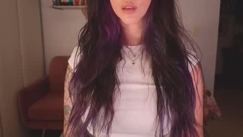 Snapshot of i_cant_believe_its_you chatting on 12/01/25, 03:33 Lana Banana online show from 12/01/25, 03:33