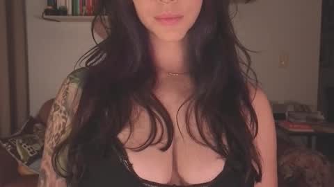 Snapshot of i_cant_believe_its_you chatting on 01/15/26, 03:33 Lana Banana online show from 01/15/26, 03:33