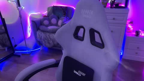 Asya  online show from 11/18/25, 09:03