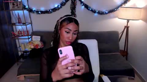 Snapshot of i_lulu chatting on 12/19/25, 03:35 Lul online show from 12/19/25, 03:35