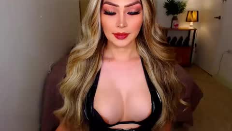 QUEEN SUSSIE BROWN online show from 02/27/26, 05:07