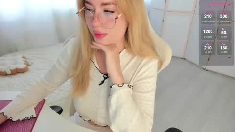 HiI am  EvaPVT is open  online show from 09/11/25, 10:59