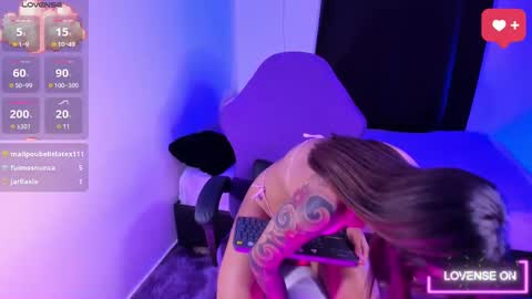 Snapshot of iam_angeel chatting on 09/19/25, 12:23 Angel 3 online show from 09/19/25, 12:23