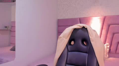 iam_lina online show from 04/15/26, 07:32