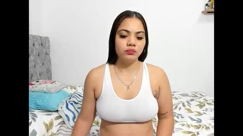 iam_mai online show from 11/11/25, 02:33