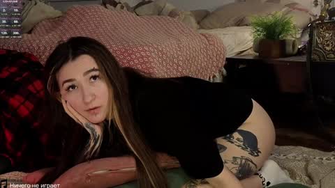 Snapshot of iam_meg chatting on 12/20/24, 01:47 Meg  online show from 12/20/24, 01:47