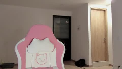 On instagram Imm  NikkiHelp me reach 100 likes online show from 03/05/25, 09:27