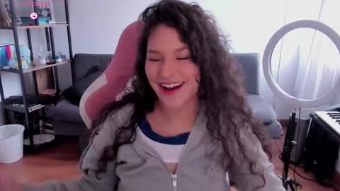 On instagram Imm  NikkiHelp me reach 100 likes online show from 12/05/25, 06:48