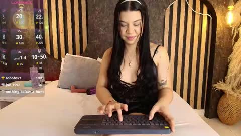 Snapshot of iam_salome_ chatting on 10/08/25, 09:01 salome online show from 10/08/25, 09:01