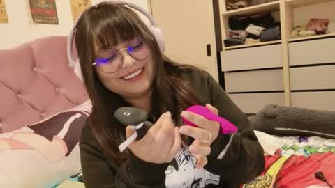 Snapshot of iam_zoechan chatting on 07/08/26, 02:49 Zoe 3 online show from 07/08/26, 02:49