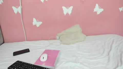 iamjes_1 online show from 11/25/25, 02:11