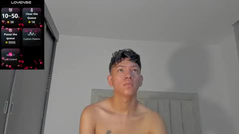 Snapshot of iamjulian_ chatting on 04/28/26, 11:26 Juliiiiian online show from 04/28/26, 11:26