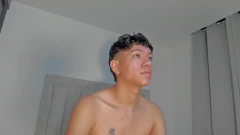 Snapshot of iamjulian_ chatting on 04/29/26, 11:25 Juliiiiian online show from 04/29/26, 11:25