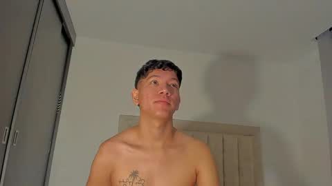 Snapshot of iamjulian_ chatting on 04/30/26, 11:16 Juliiiiian online show from 04/30/26, 11:16