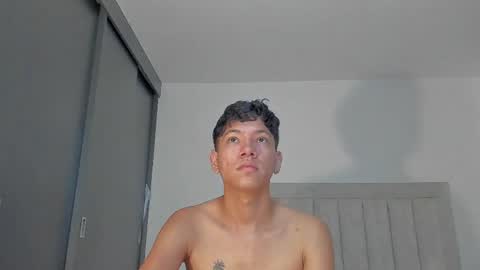 Snapshot of iamjulian_ chatting on 05/07/26, 11:37 Juliiiiian online show from 05/07/26, 11:37