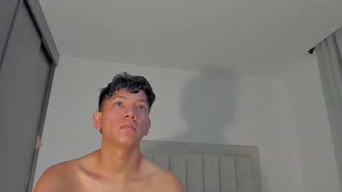 Snapshot of iamjulian_ chatting on 05/10/26, 11:48 Juliiiiian online show from 05/10/26, 11:48