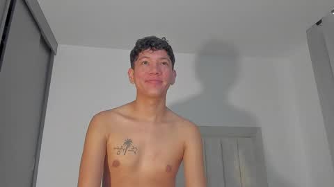 Snapshot of iamjulian_ chatting on 05/16/26, 11:42 Juliiiiian online show from 05/16/26, 11:42