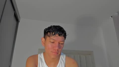 Snapshot of iamjulian_ chatting on 05/20/26, 12:00 Juliiiiian online show from 05/20/26, 12:00