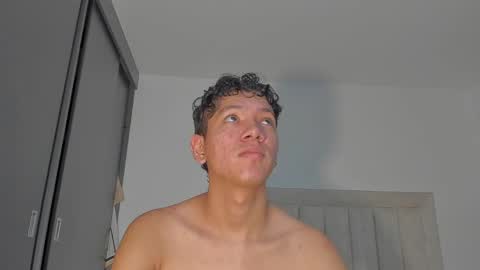 Snapshot of iamjulian_ chatting on 05/24/26, 11:48 Juliiiiian online show from 05/24/26, 11:48