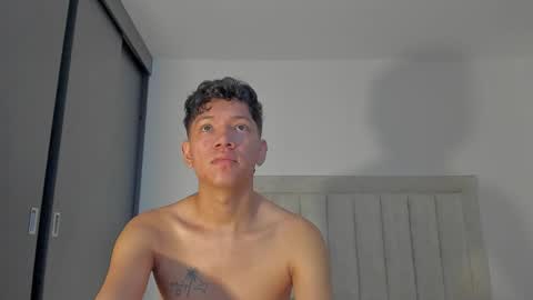 Snapshot of iamjulian_ chatting on 05/26/26, 12:01 Juliiiiian online show from 05/26/26, 12:01