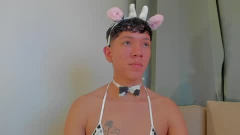 Snapshot of iamjulian_ chatting on 05/29/26, 02:09 Juliiiiian online show from 05/29/26, 02:09