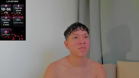 Snapshot of iamjulian_ chatting on 05/30/26, 01:46 Juliiiiian online show from 05/30/26, 01:46