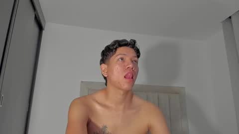 Snapshot of iamjulian_ chatting on 06/07/26, 11:03 Juliiiiian online show from 06/07/26, 11:03