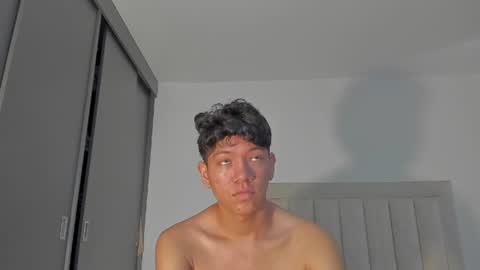 Snapshot of iamjulian_ chatting on 07/05/26, 11:17 Juliiiiian online show from 07/05/26, 11:17