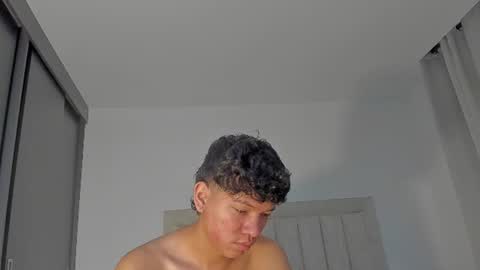 Snapshot of iamjulian_ chatting on 07/22/26, 11:24 Juliiiiian online show from 07/22/26, 11:24