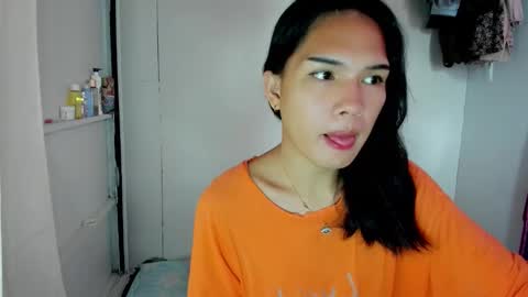 Snapshot of iamyourdesire_ chatting on 02/17/26, 08:22 shhh online show from 02/17/26, 08:22